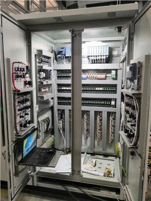 Przepustnica rozdzielacza z sterownikiem PLC